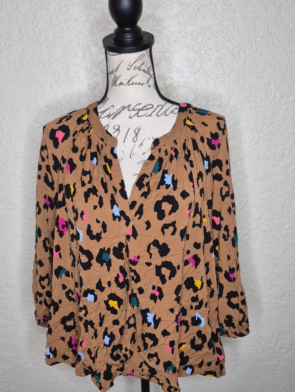 Crown & Ivy Multicolored Animal Print Top‎ Size L
